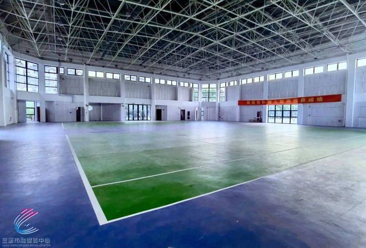 "體育館改造以后煥然一新,里面的設(shè)施,裝修,消防,照明全部進(jìn)行更換